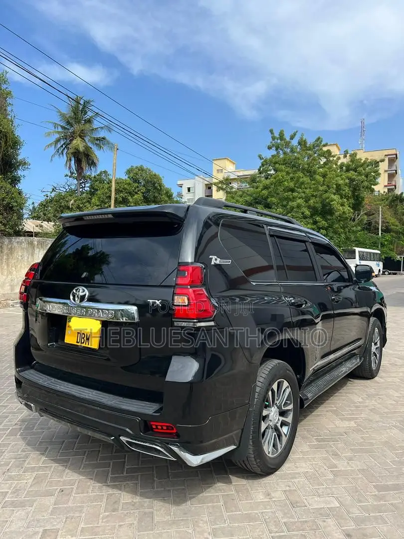 Toyota Land Cruiser Prado 2012 Black