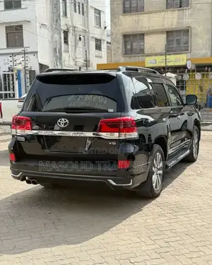 Toyota Land Cruiser 4.6 V8 ZX 2016 Black