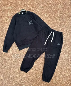Urban Flex Tracksuit–Kwa Mitindo Ya Casual, Sporty Na City Vibe.