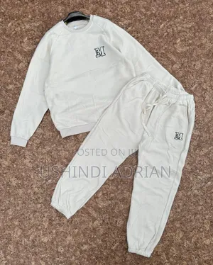 Urban Flex Tracksuit–Kwa Mitindo Ya Casual, Sporty Na City Vibe.