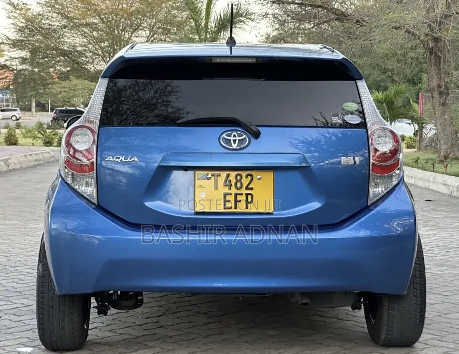 Toyota Aqua 2013 Blue