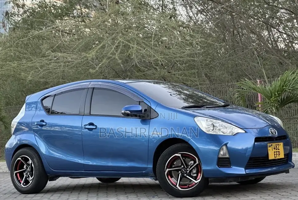 Toyota Aqua 2013 Blue