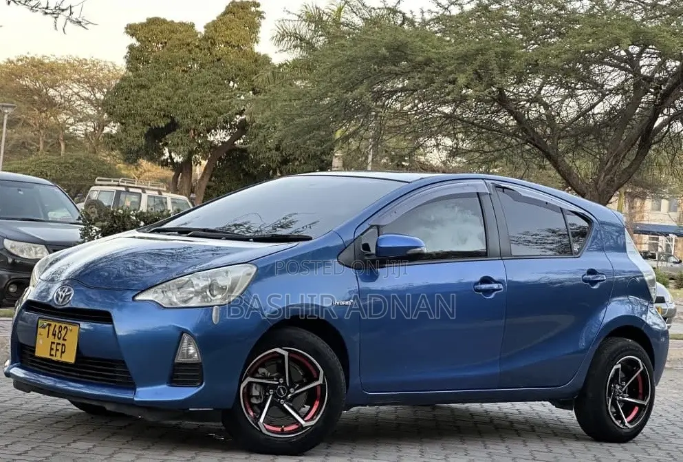 Toyota Aqua 2013 Blue