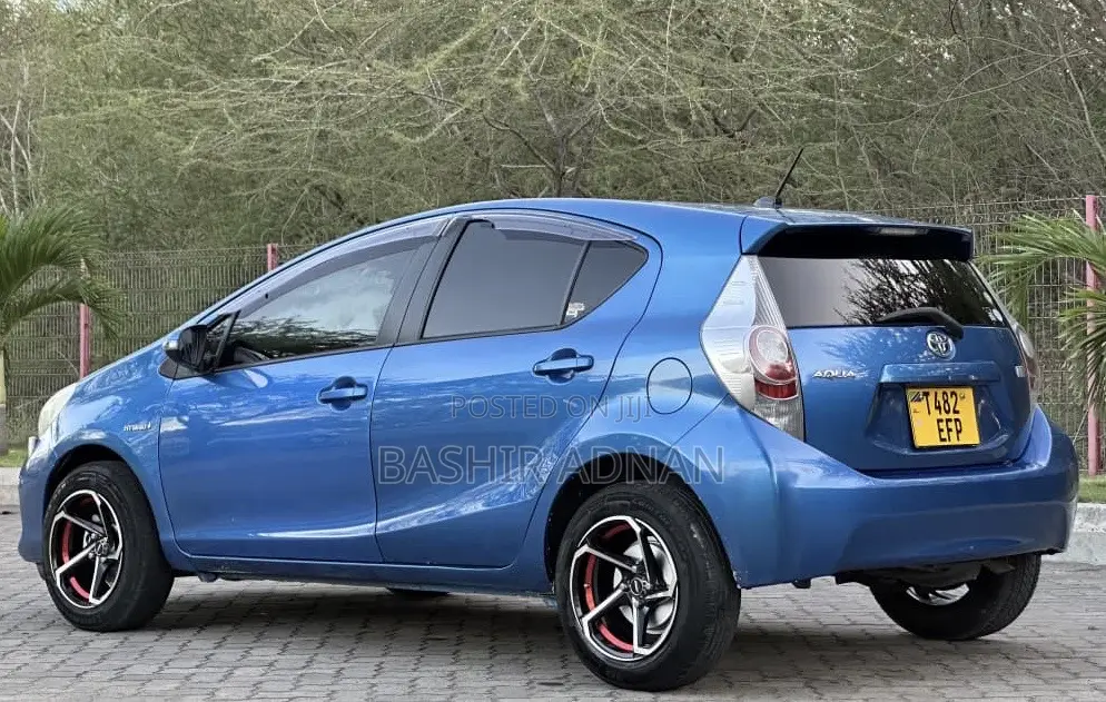 Toyota Aqua 2013 Blue