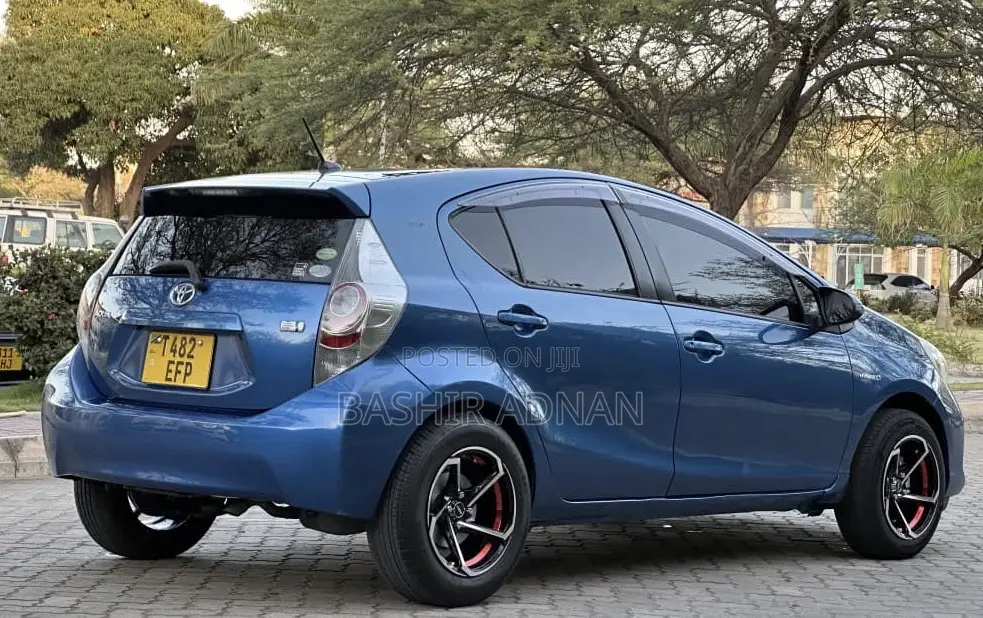Toyota Aqua 2013 Blue