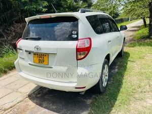 Toyota Vanguard 2010 White