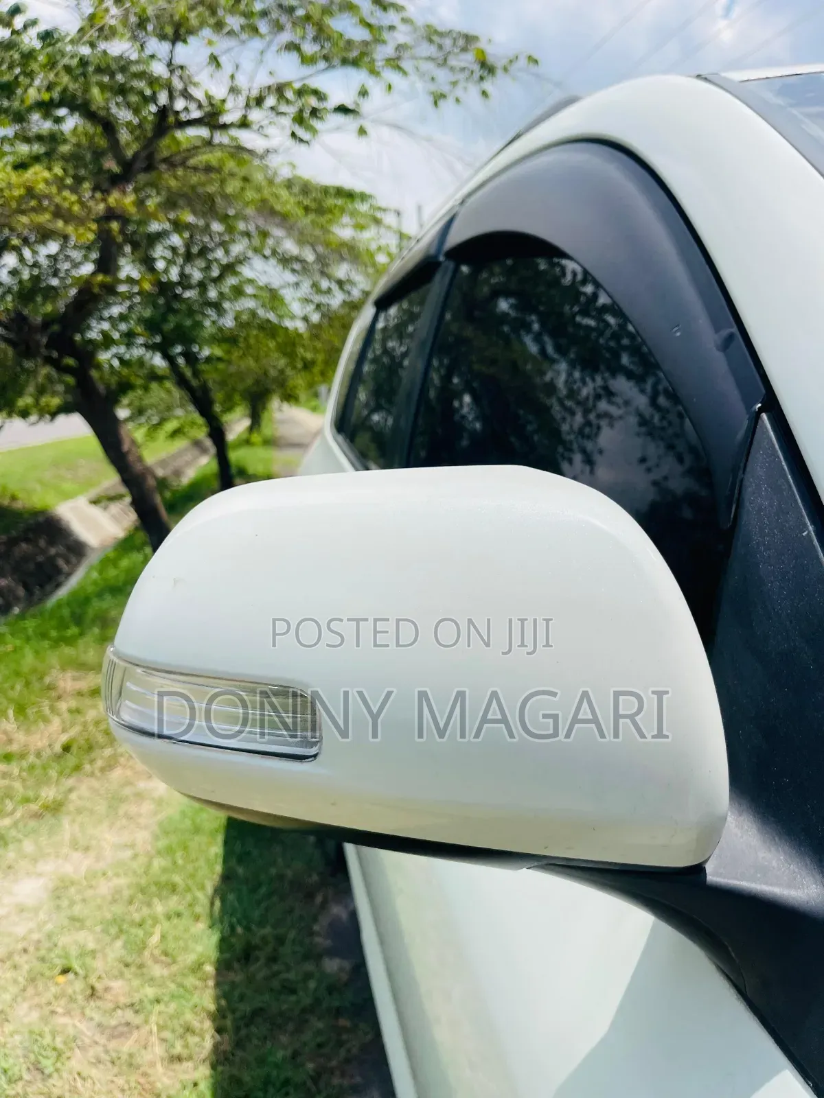 Toyota Vanguard 2010 White