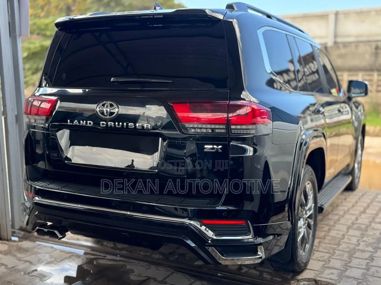 Toyota Land Cruiser LC300 2024 Black