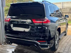 Toyota Land Cruiser LC300 2024 Black