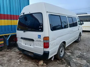 Toyota HiAce 2002 White