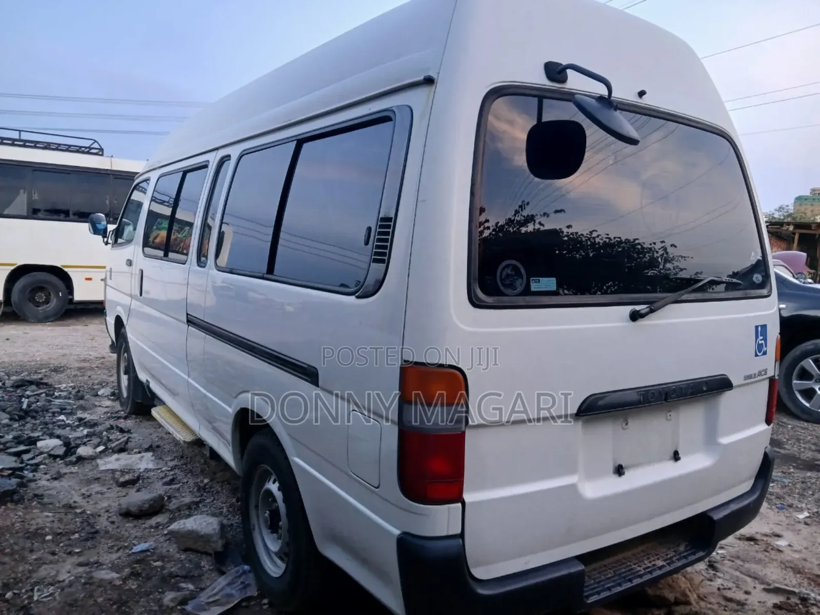 Toyota HiAce 2002 White