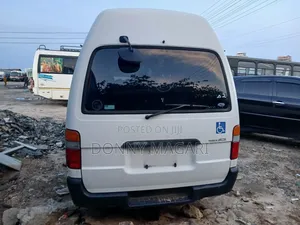 Toyota HiAce 2002 White