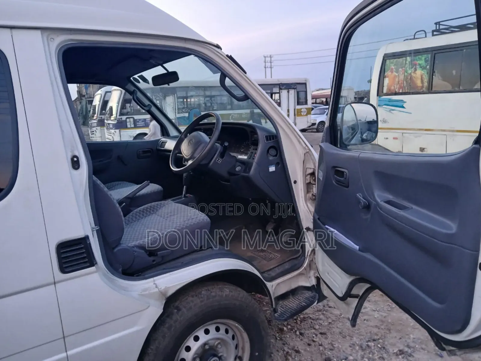 Toyota HiAce 2002 White
