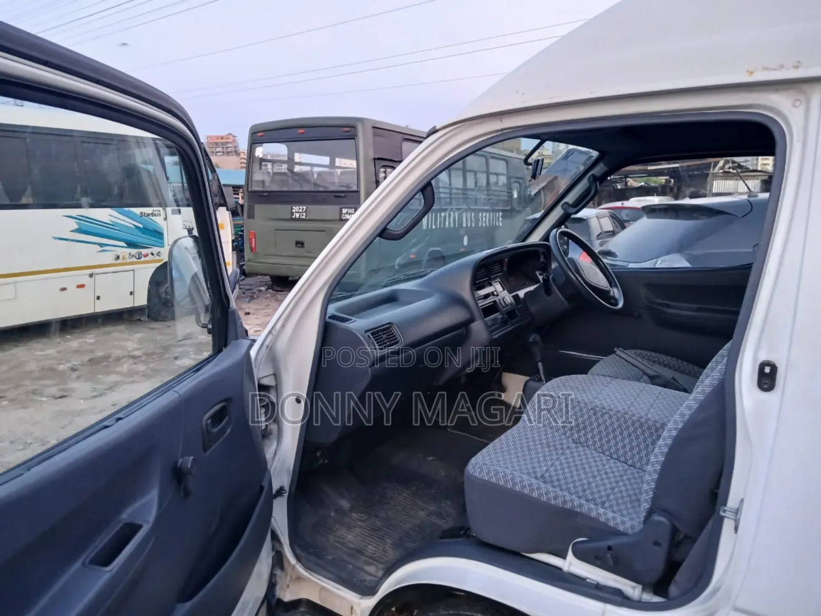 Toyota HiAce 2002 White