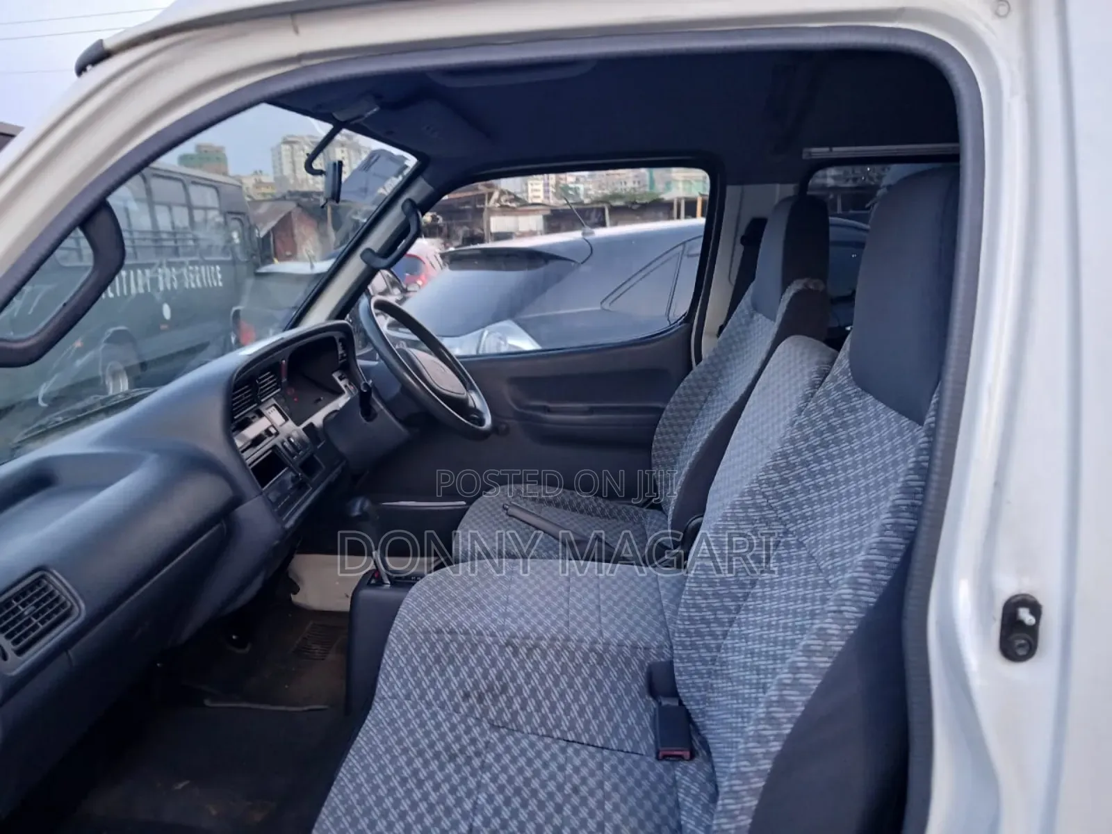 Toyota HiAce 2002 White