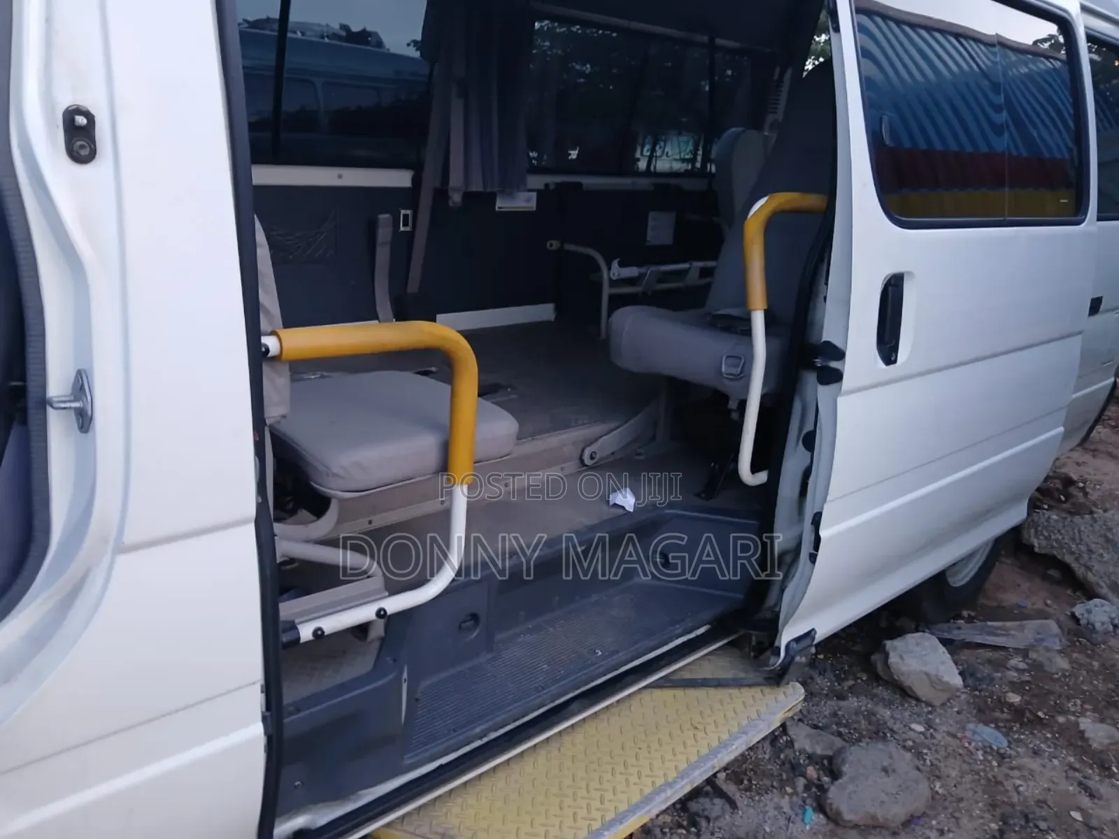 Toyota HiAce 2002 White