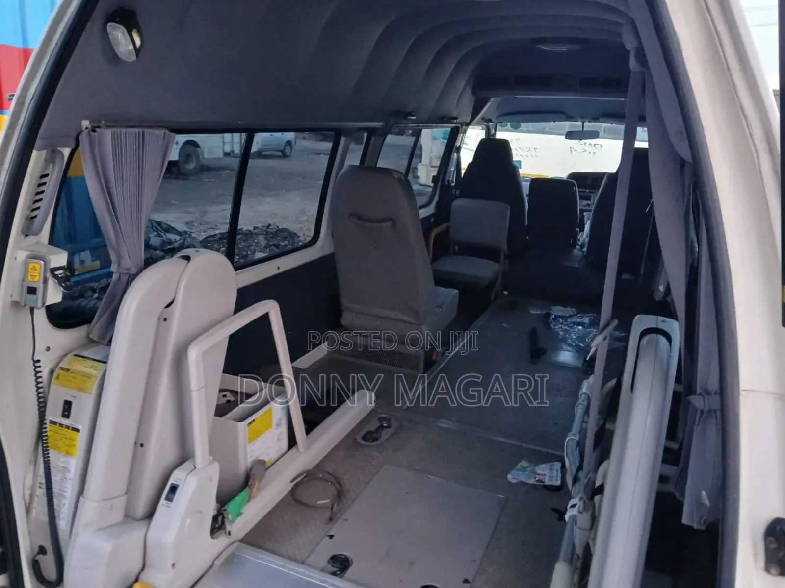 Toyota HiAce 2002 White