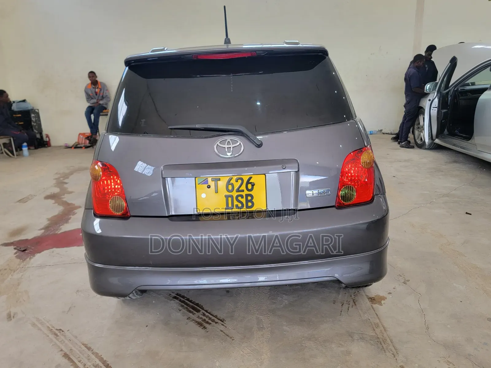 Toyota IST 2005 Gray