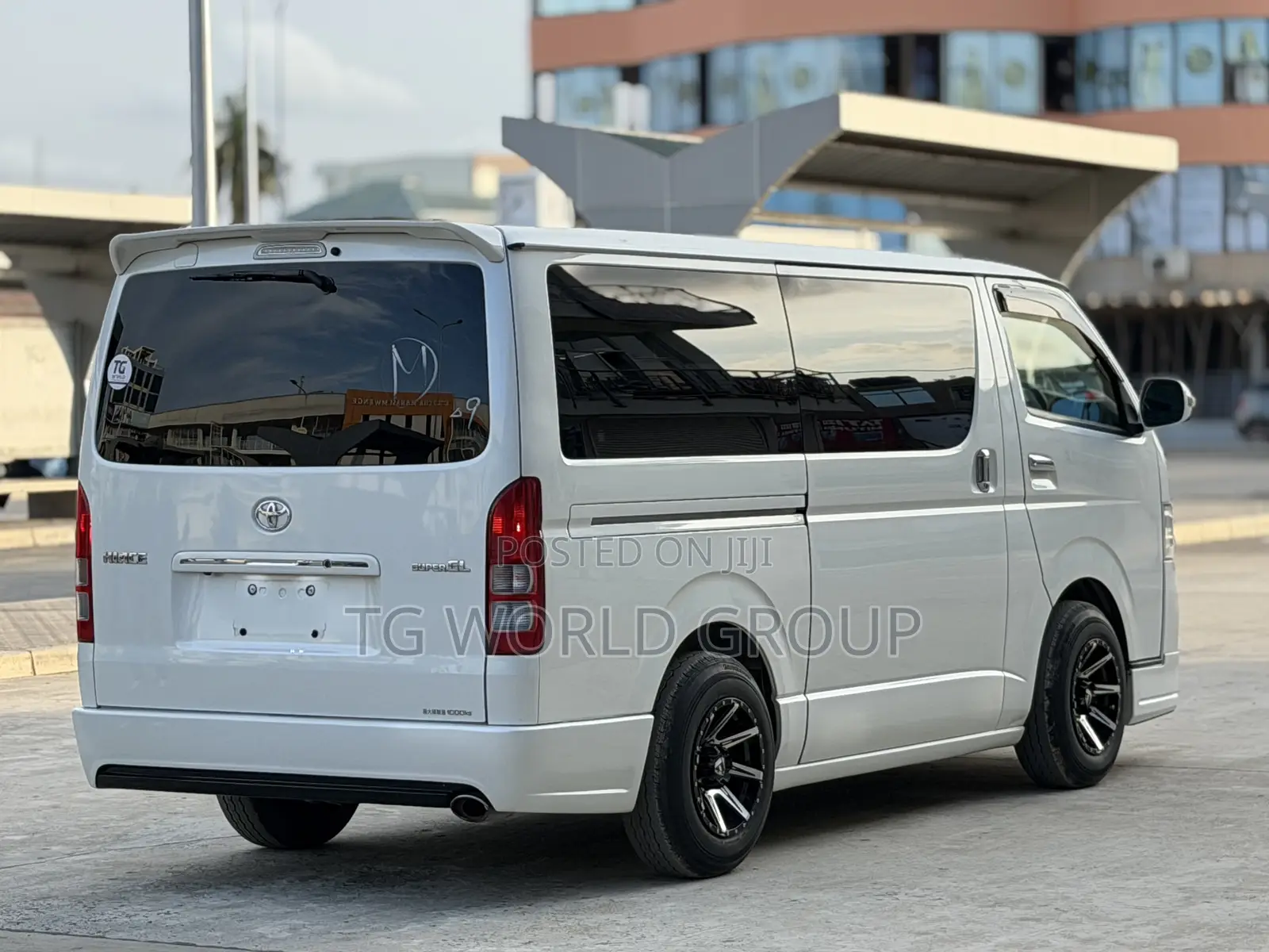 Toyota HiAce 2012 White