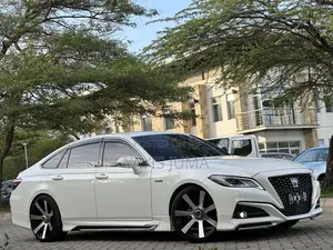 Toyota Crown 2019 White