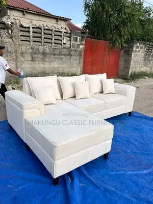 Shaped Sofa Ya Watu Wanne Off White Rangi