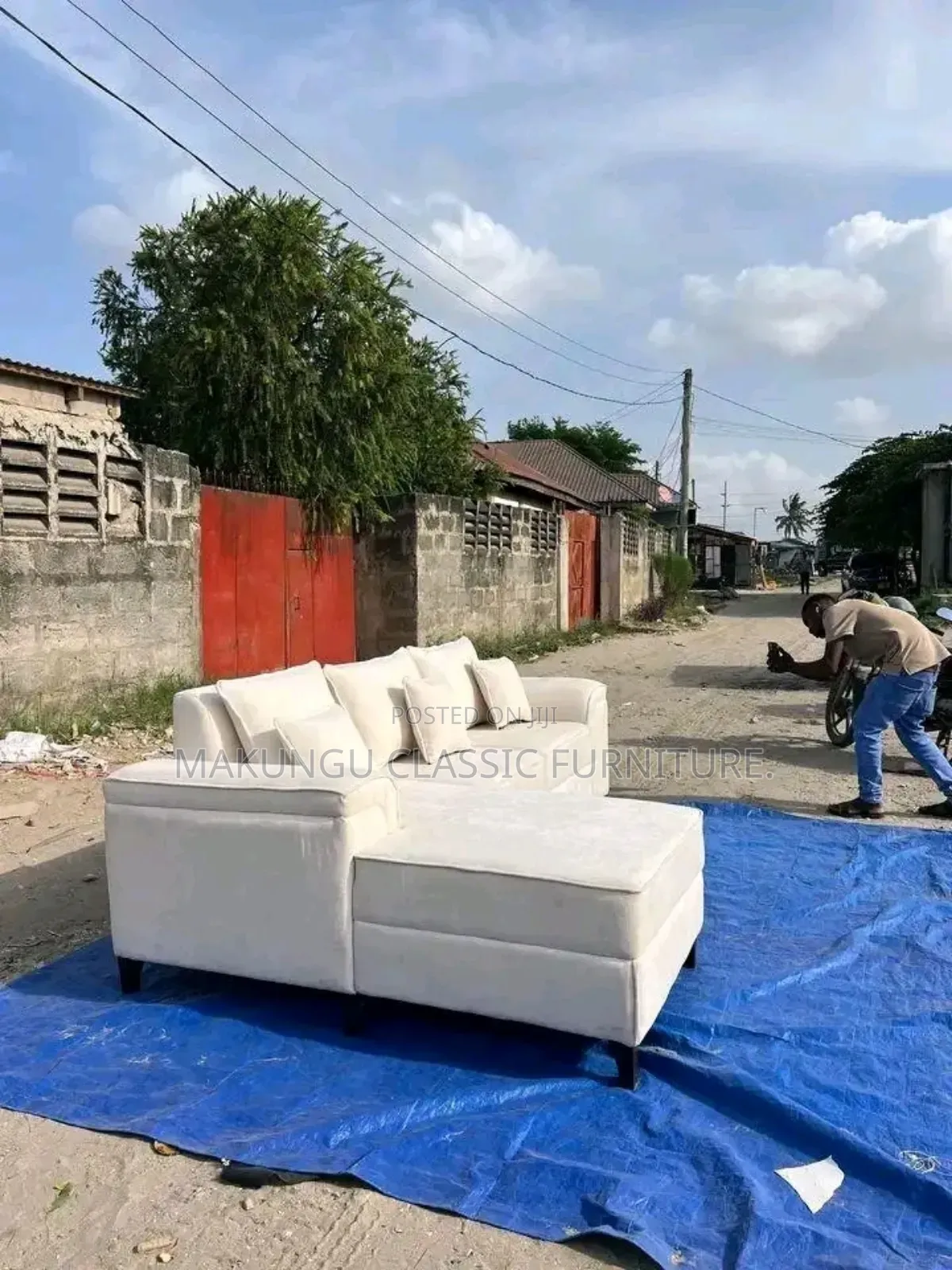 Shaped Sofa Ya Watu Wanne Off White Rangi
