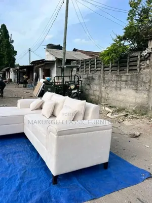 Shaped Sofa Ya Watu Wanne Off White Rangi