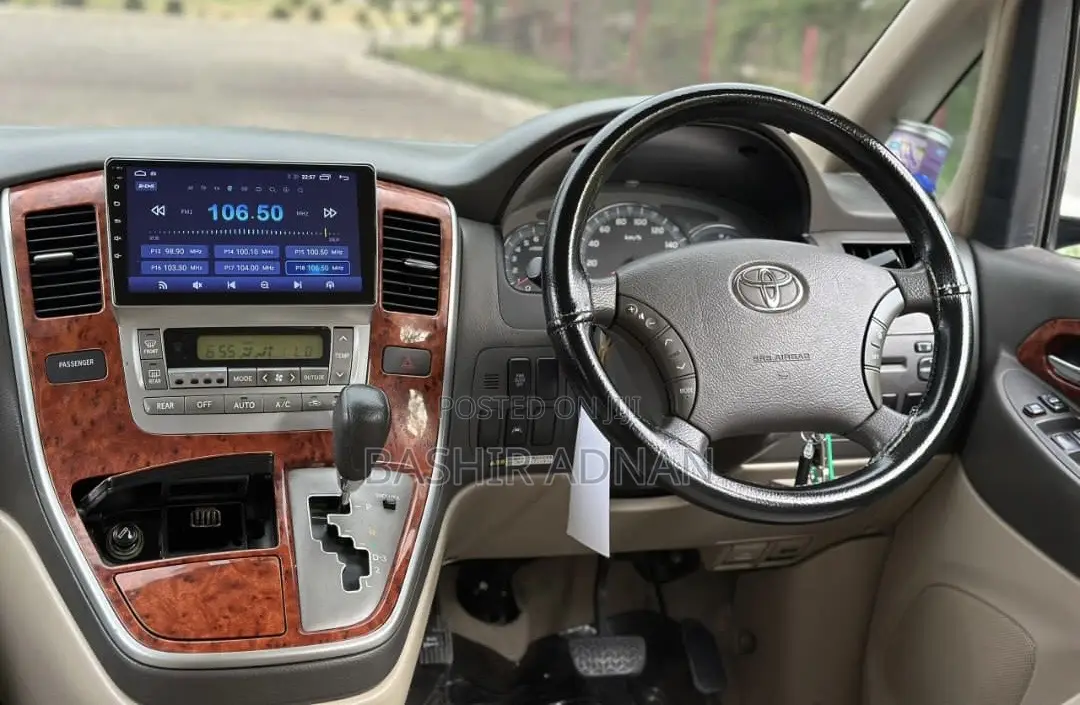 Toyota Alphard 2.4 Petrol FWD 2005 White
