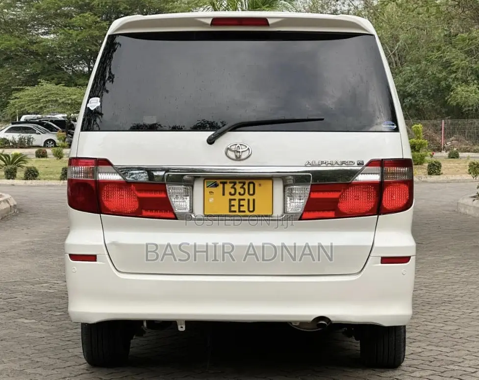 Toyota Alphard 2.4 Petrol FWD 2005 White