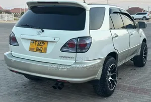 Toyota Harrier 2002 White