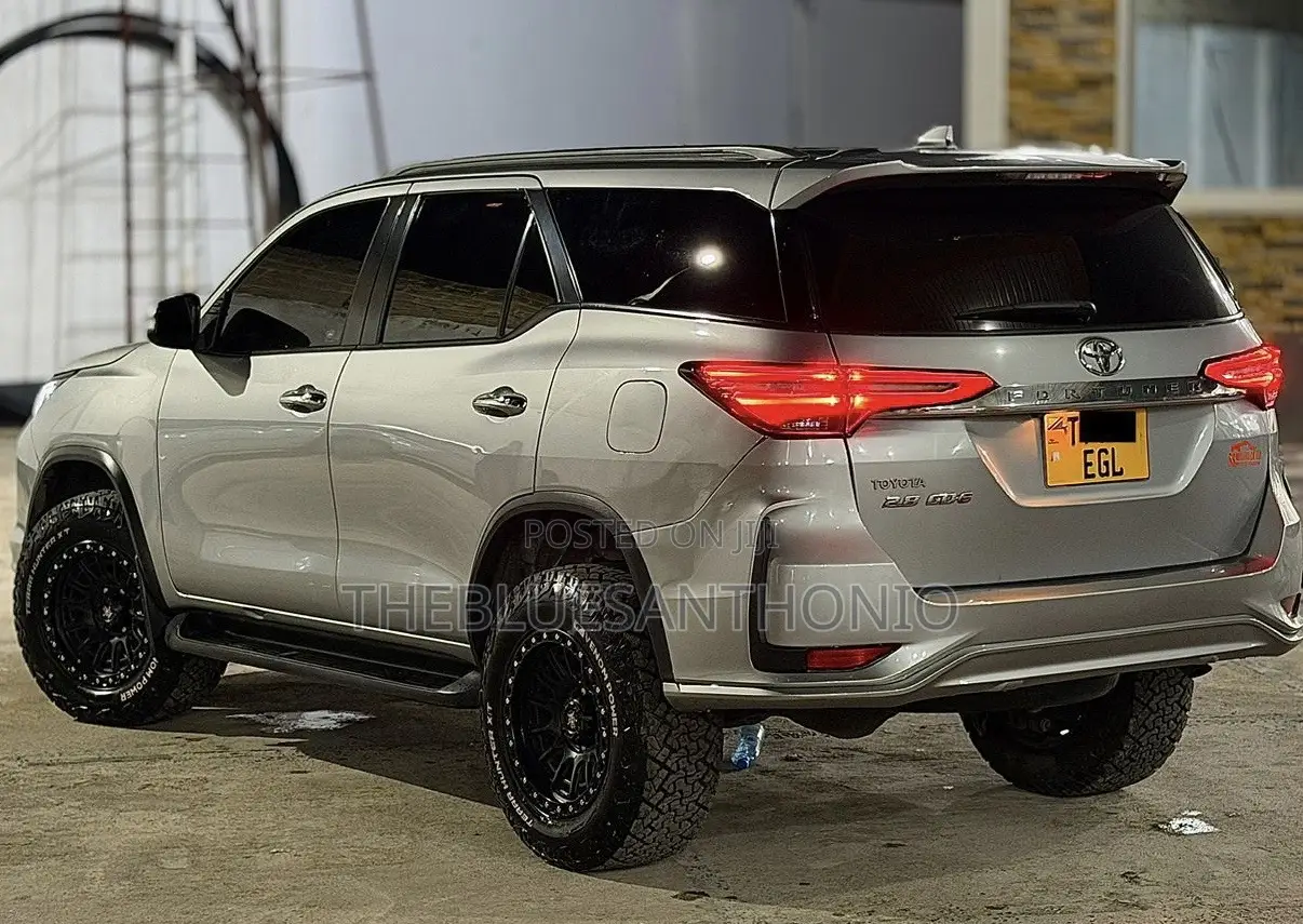 Toyota Fortuner 2018 Silver