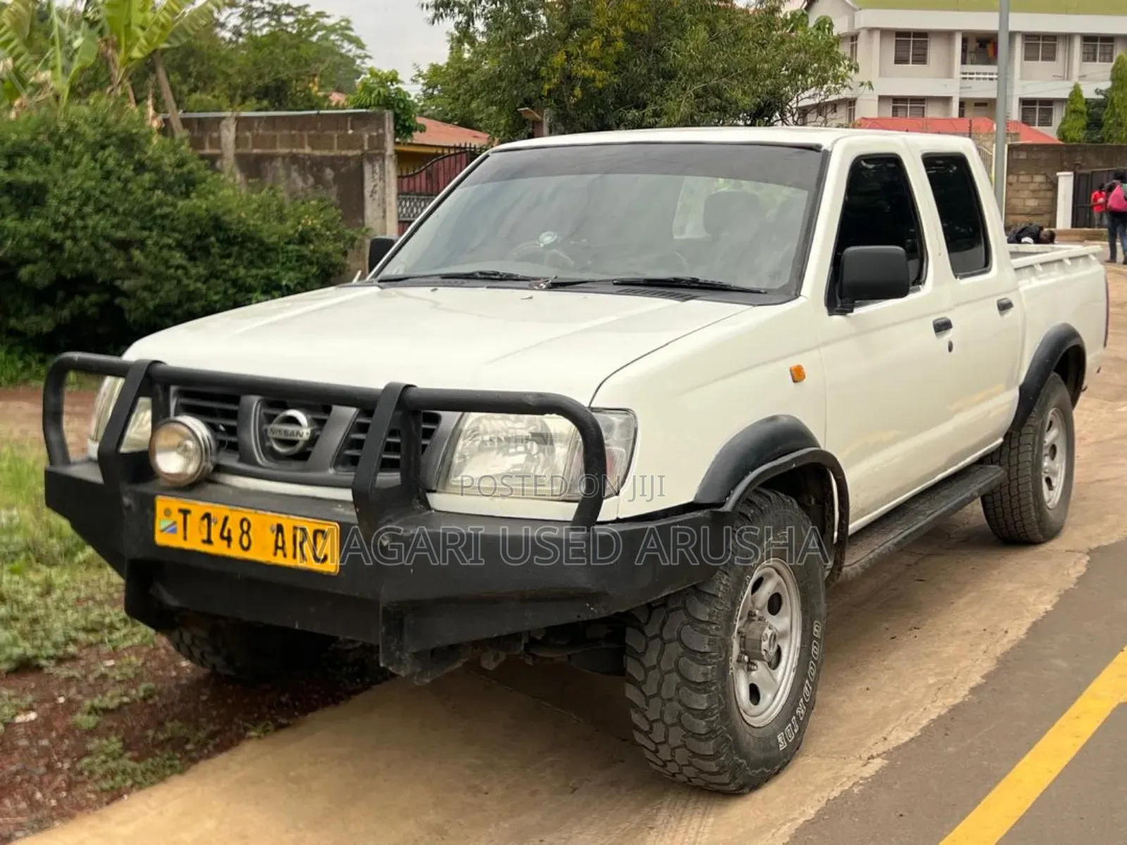 Nissan Hardbody 2005 White