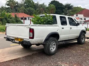 Nissan Hardbody 2005 White