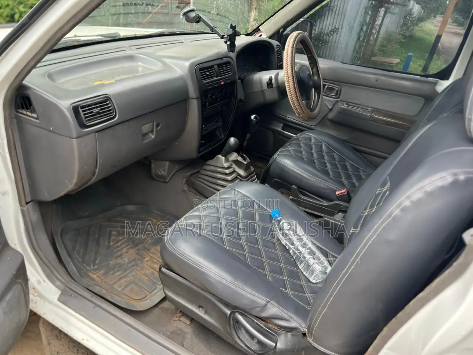 Nissan Hardbody 2005 White