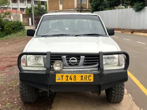 Nissan Hardbody 2005 White