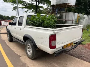 Nissan Hardbody 2005 White