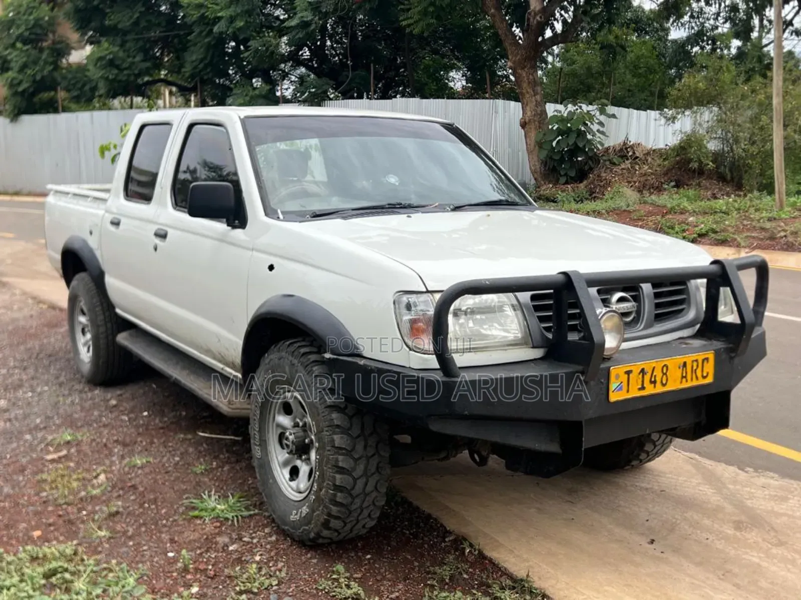 Nissan Hardbody 2005 White