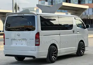 Toyota HiAce 2013 White