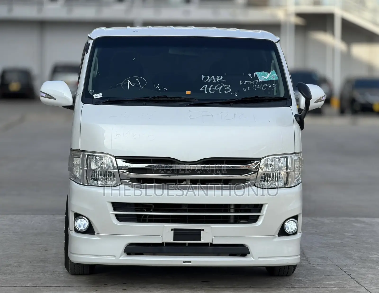 Toyota HiAce 2013 White