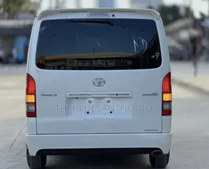 Toyota HiAce 2013 White