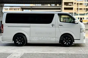 Toyota HiAce 2013 White
