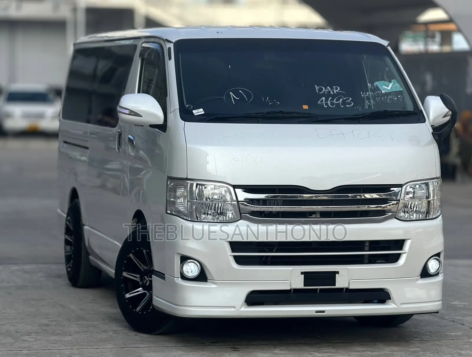 Toyota HiAce 2013 White