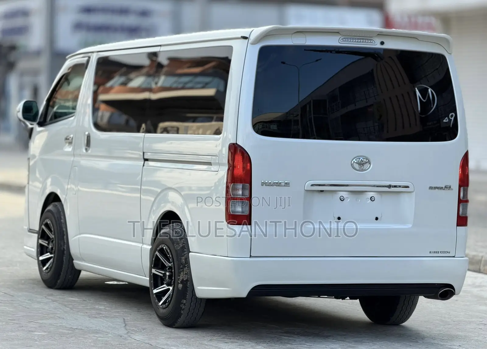 Toyota HiAce 2013 White