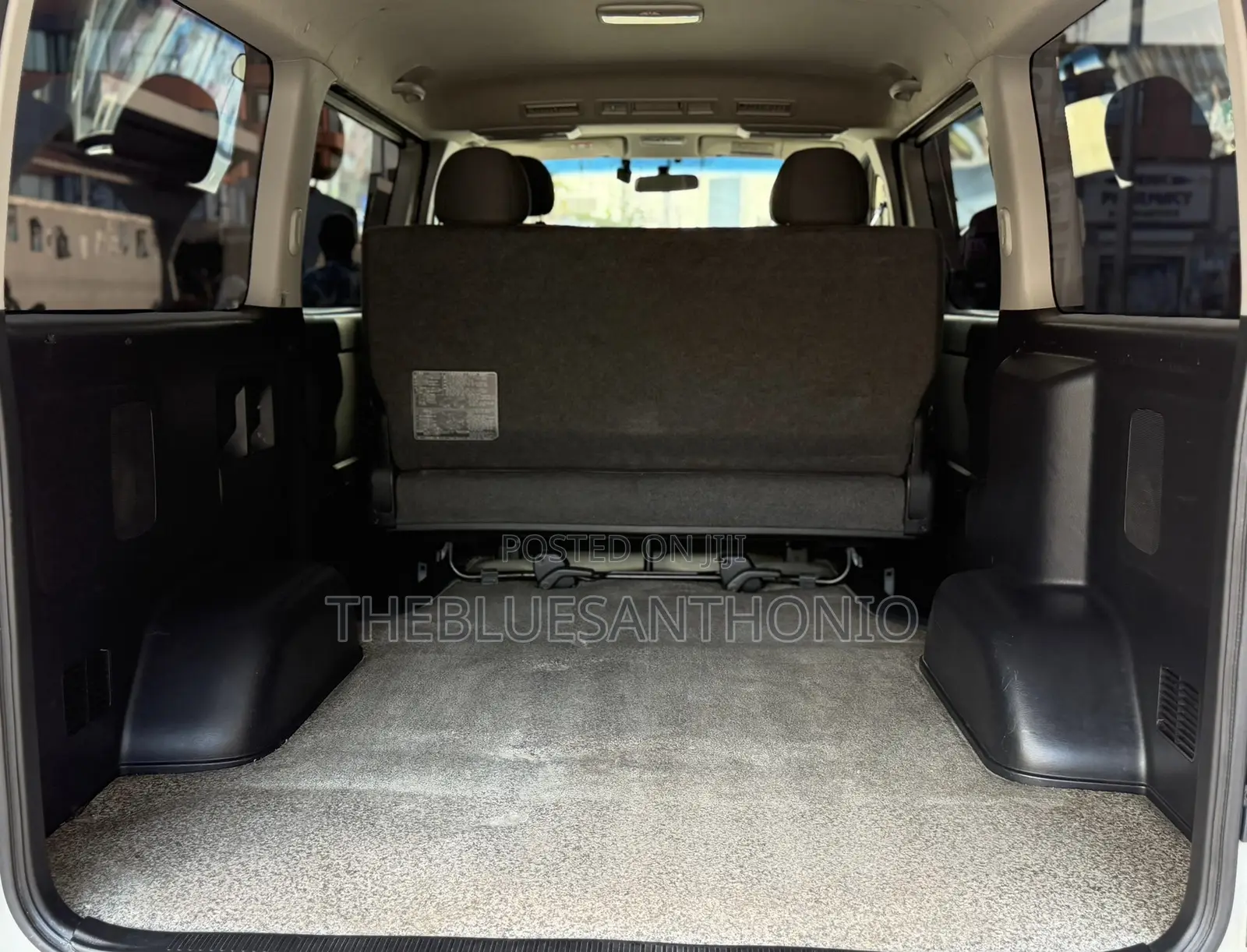 Toyota HiAce 2013 White
