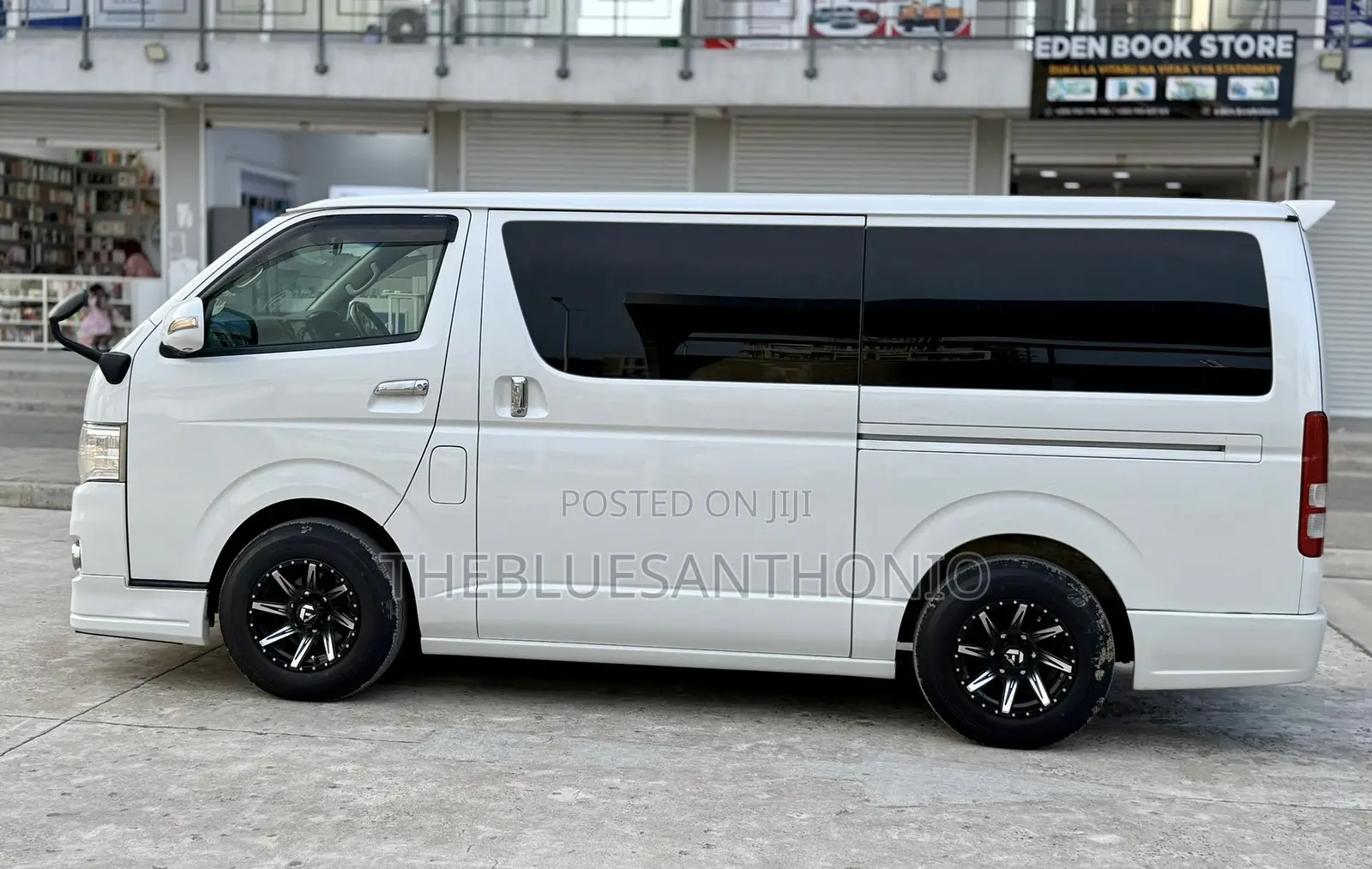 Toyota HiAce 2013 White