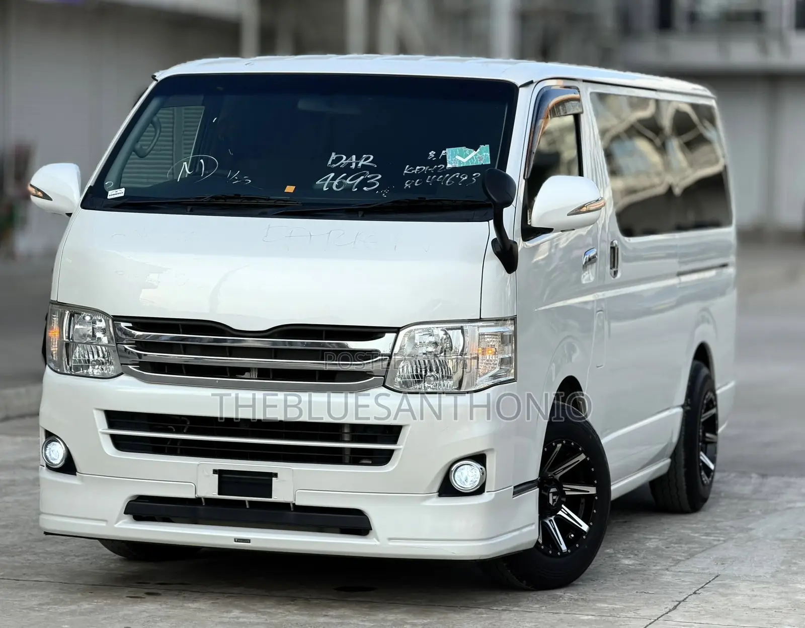 Toyota HiAce 2013 White