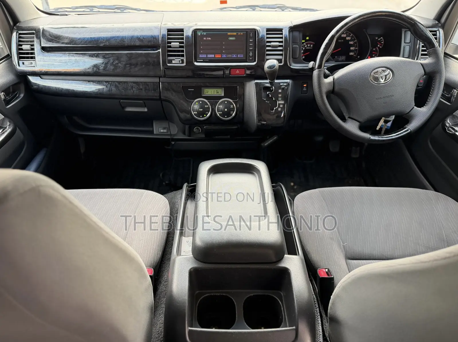 Toyota HiAce 2013 White