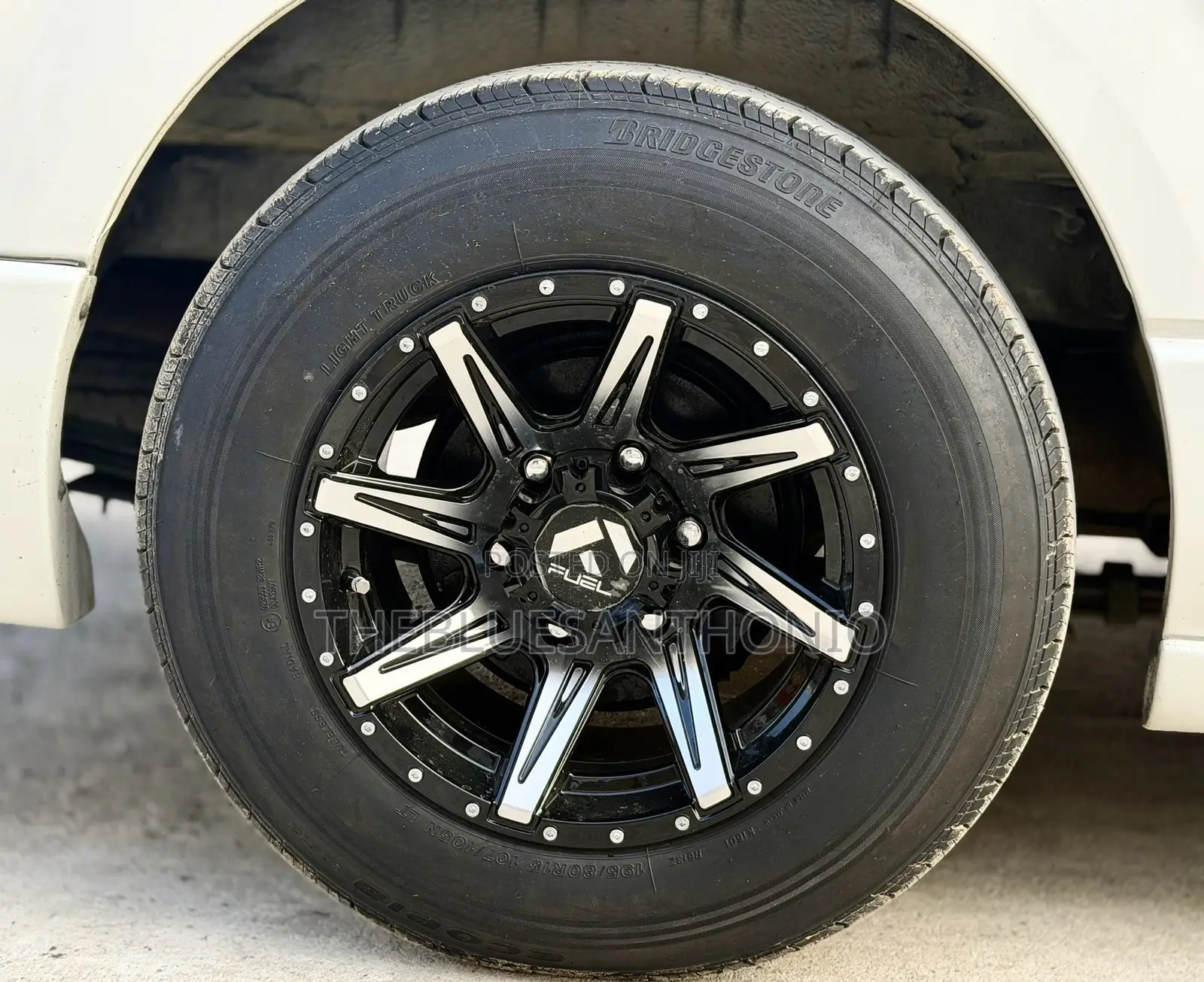 Toyota HiAce 2013 White