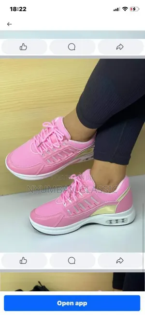 Ladies Classic Sneakers
