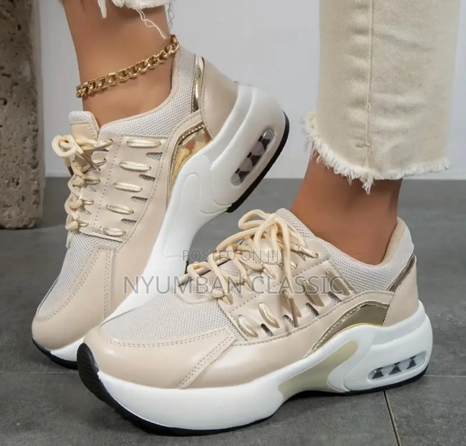 Ladies Classic Sneakers